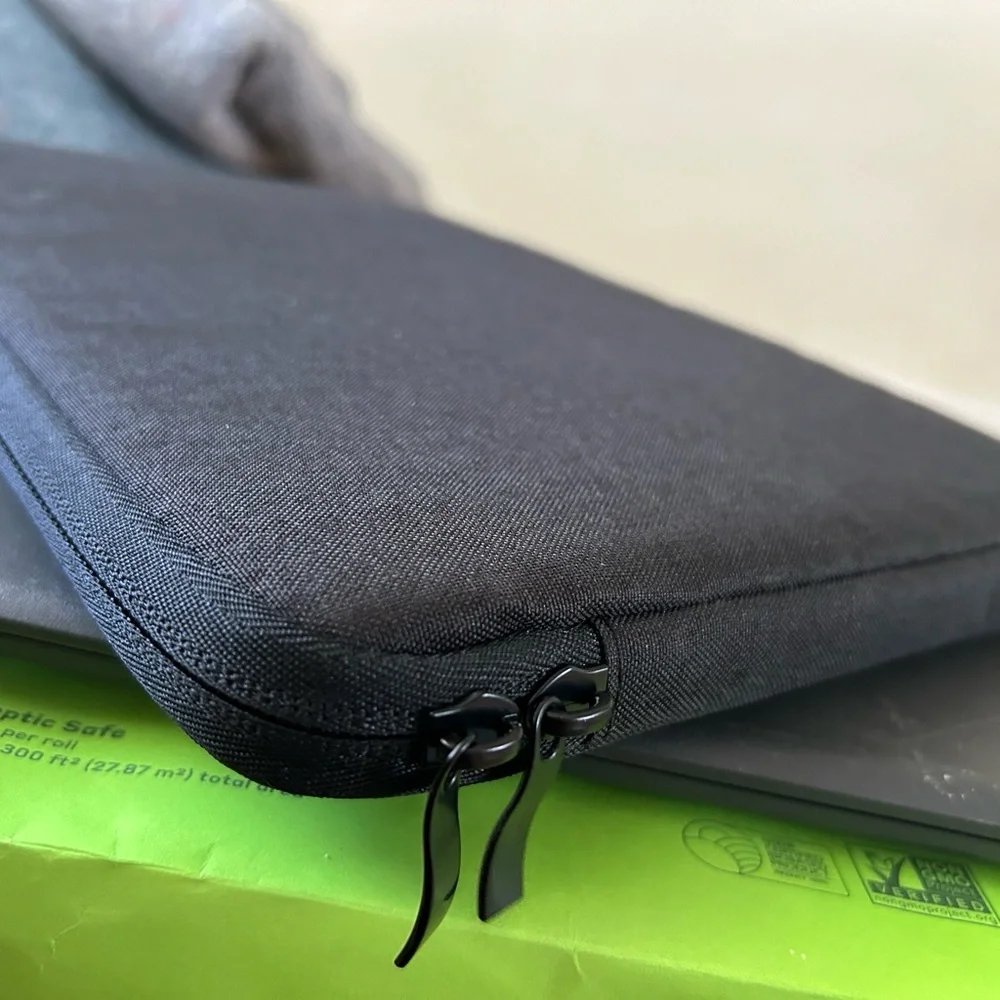 NWT Black Croc Textured MacBook Air 13” Hard Shell Protective Case
